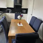 Budget Private Rooms Close To City Centre And Airport