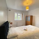 Budget Private Rooms Close To City Centre And Airport