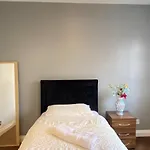 Budget Private Rooms Close To City Centre And Airport