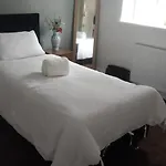Budget Private Rooms Close To City Centre And Airport