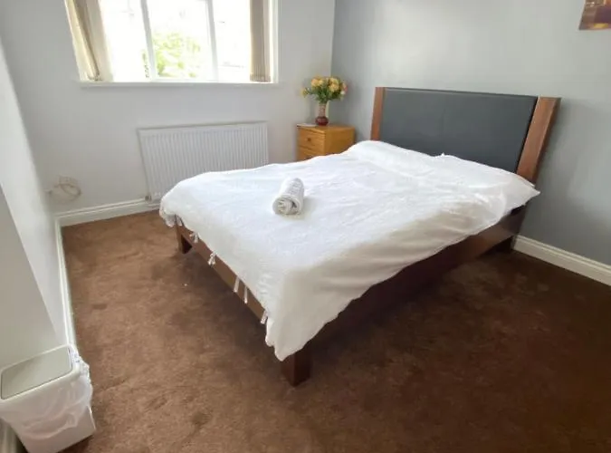 Budget Private Rooms Close To City Centre And Airport