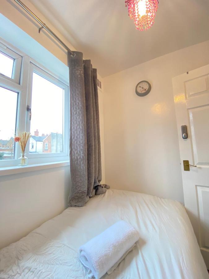 Homestay Budget Private Close To City Centre And Airport