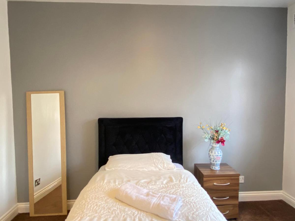 Budget Private Close To City Centre And Airport *
