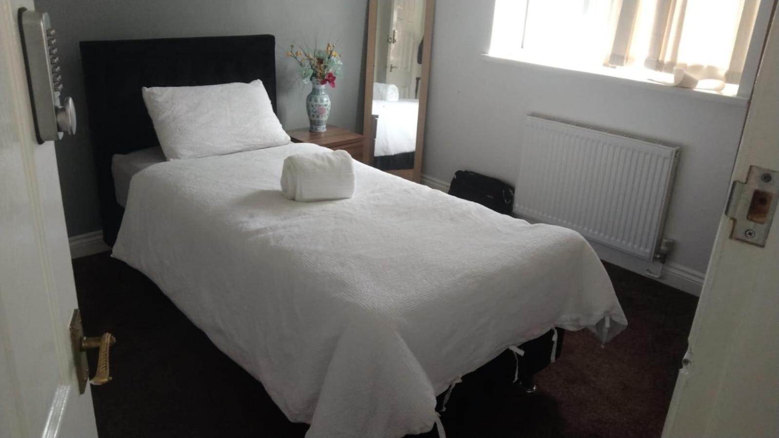 Homestay Budget Private Close To City Centre And Airport